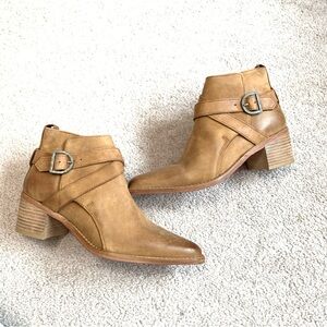 Free People Tan Leather Buckle Strap Pointed Toe Booties Women’s Size 37, US 6.5